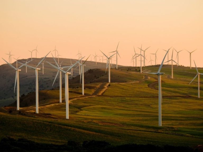 Do Experts Believe It Is Possible To Power The Planet On Renewable Energy Only?