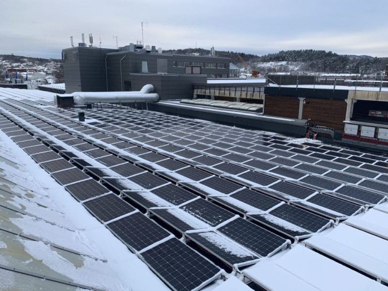 Do Solar Panels Melt Snow?