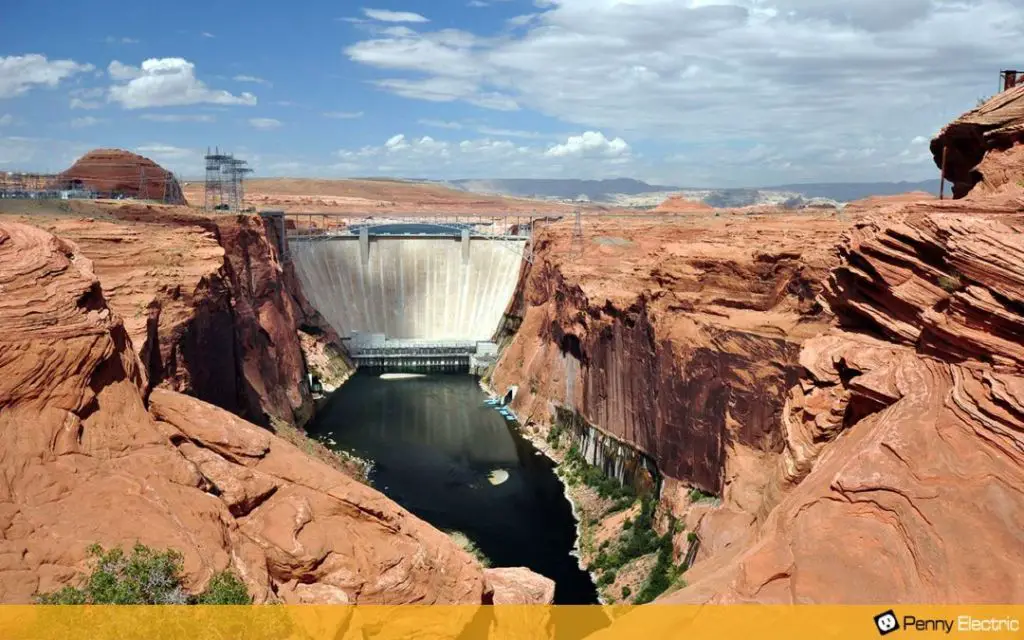 Does the Hoover Dam have hydroelectric power?