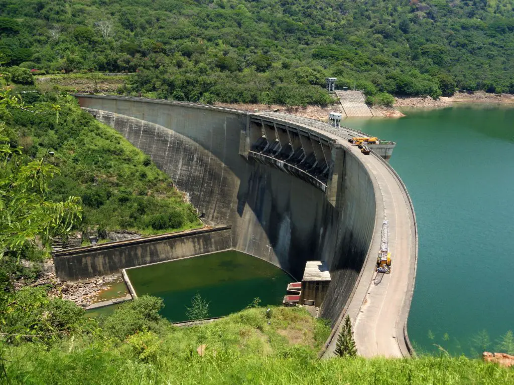 some major hydroelectric plants in sri lanka include victoria dam, kotmale dam and randenigala dam.