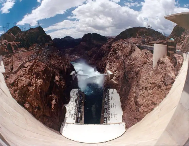 water turbines that generate electricity at hoover dam