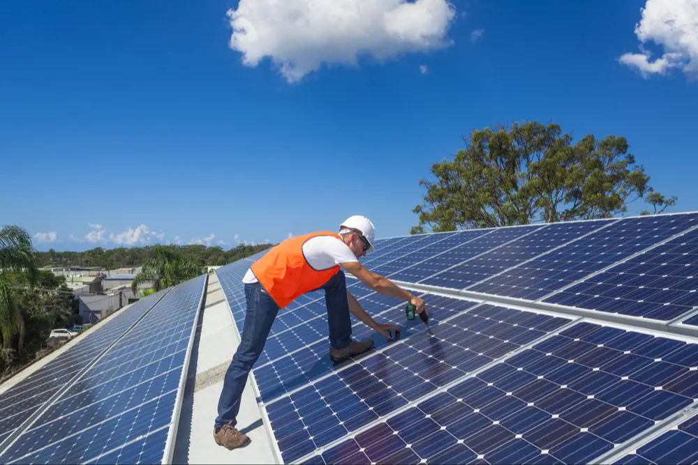 What do top solar salesmen make?