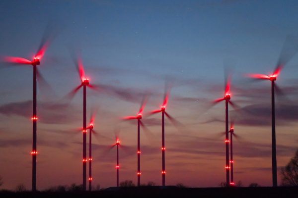 Do Wind Turbines Light Up At Night?