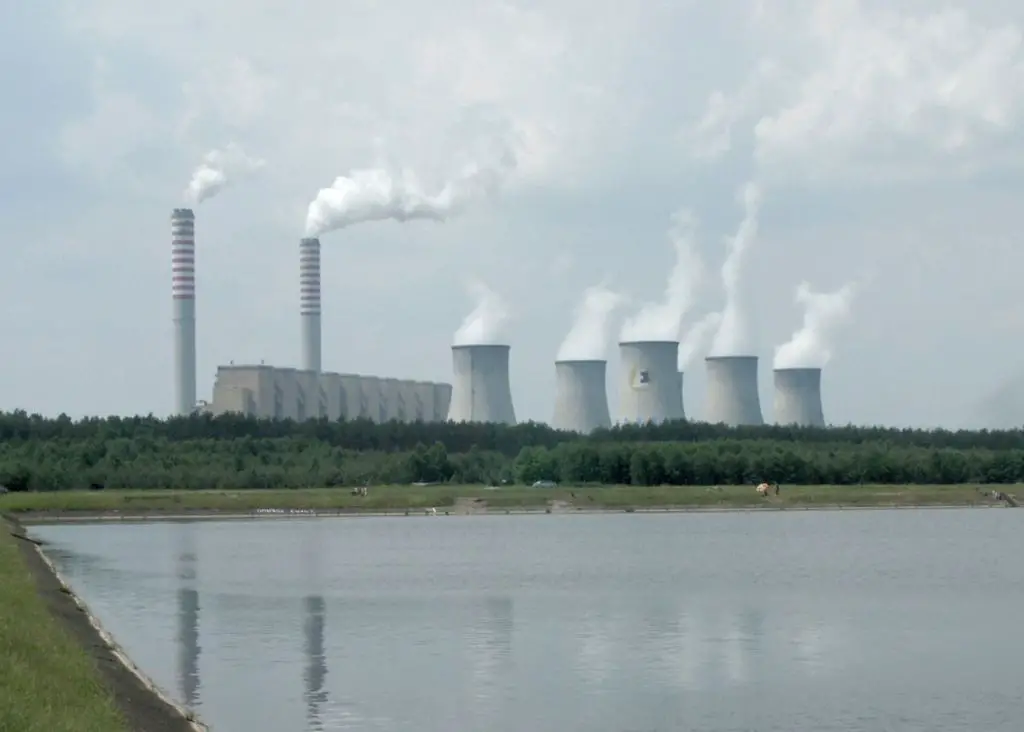fossil fuel power plants burn coal, gas or oil to produce steam for electricity generation.